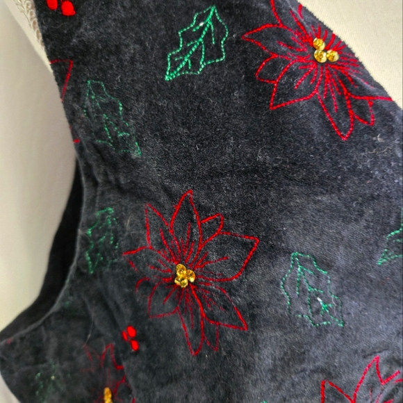 Vintage Y2K Dress Barn embroidered sequin poinsettia Christmas vest - Picture 6 of 7
